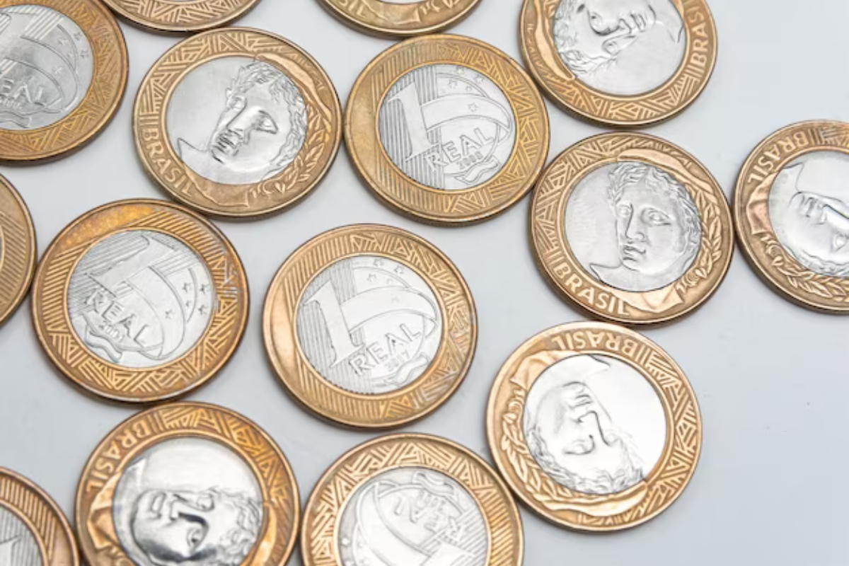 Saiba AGORA quais são as moedas de 1 real que podem PAGAR AS CONTAS do mês