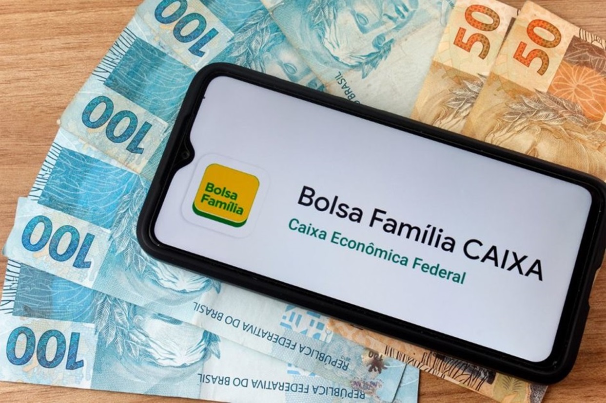 [Bolsa Família: Governo anuncia AUMENTO para mães solteiras em Dezembro; veja novos valores]
