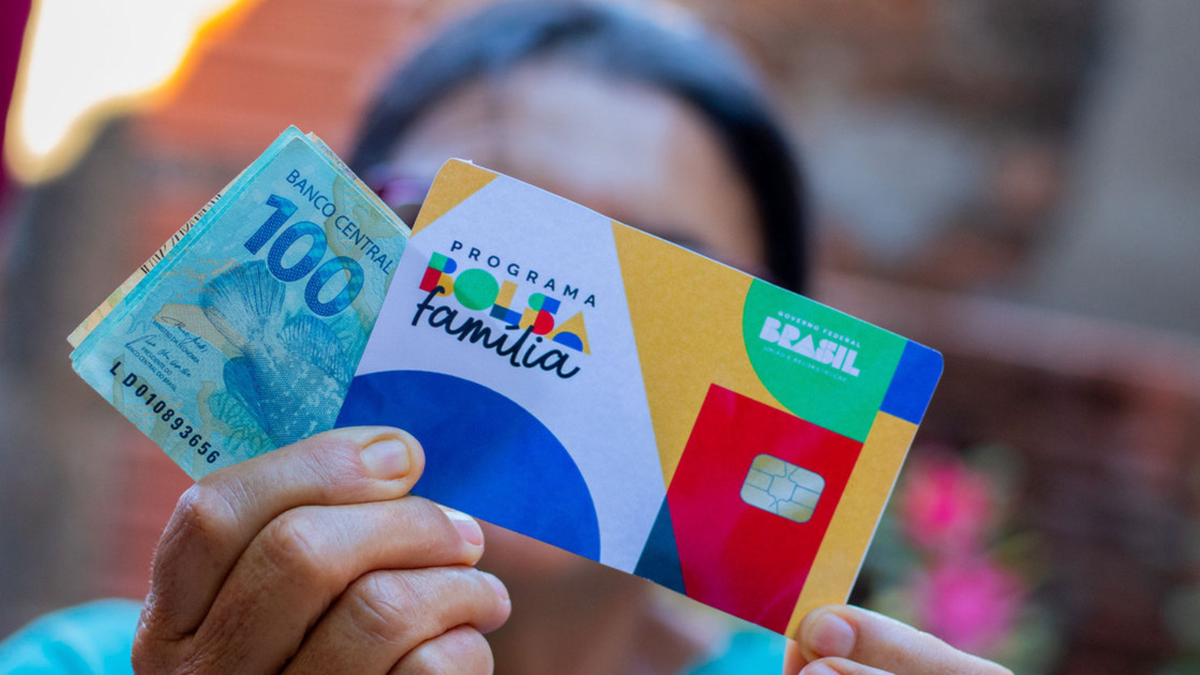[Bolsa Família de dezembro: Todos vão receber ANTECIPADO? Confira]