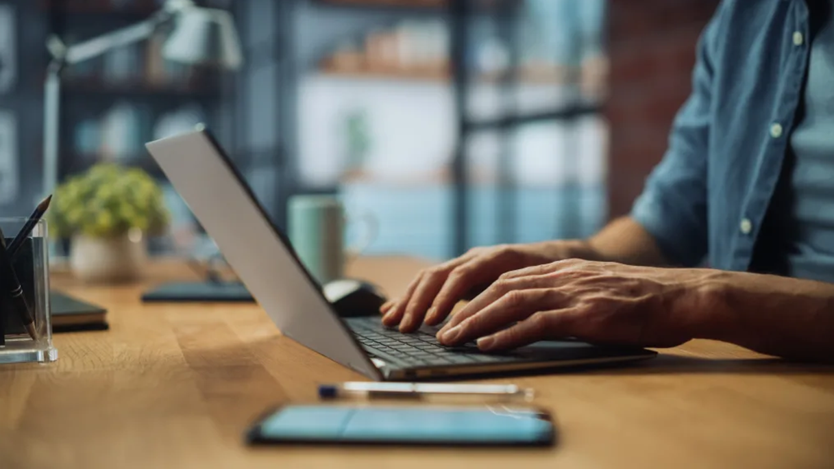 Essas 30 profissões trabalham POUCO e ganham MUITO dinheiro