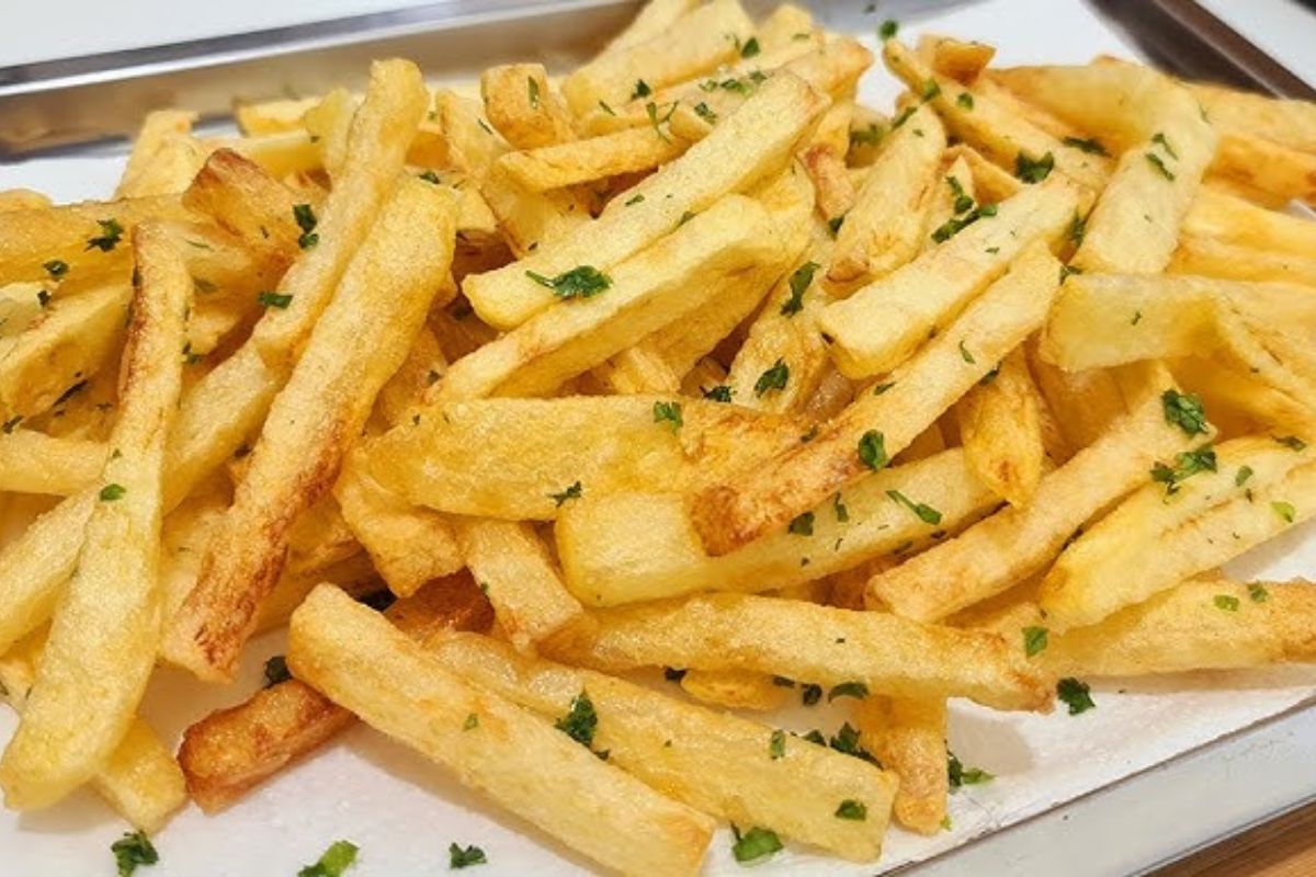 Encontramos a melhor forma de fazer batata frita na Air Fryer