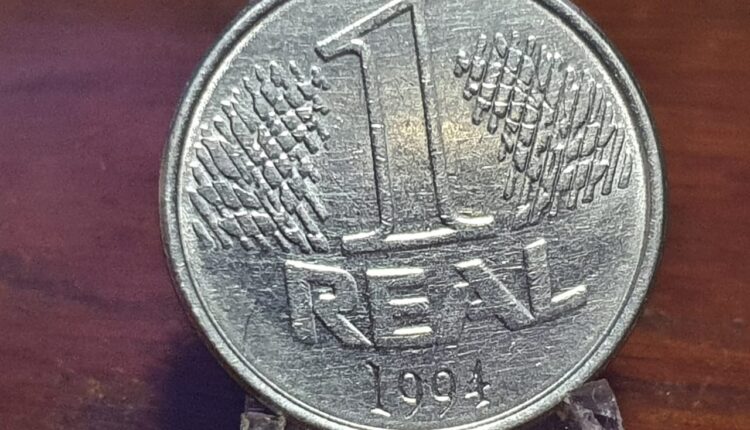 Você já viu a PRIMEIRA moeda de 1 real do Brasil? Veja quanto ela vale!
