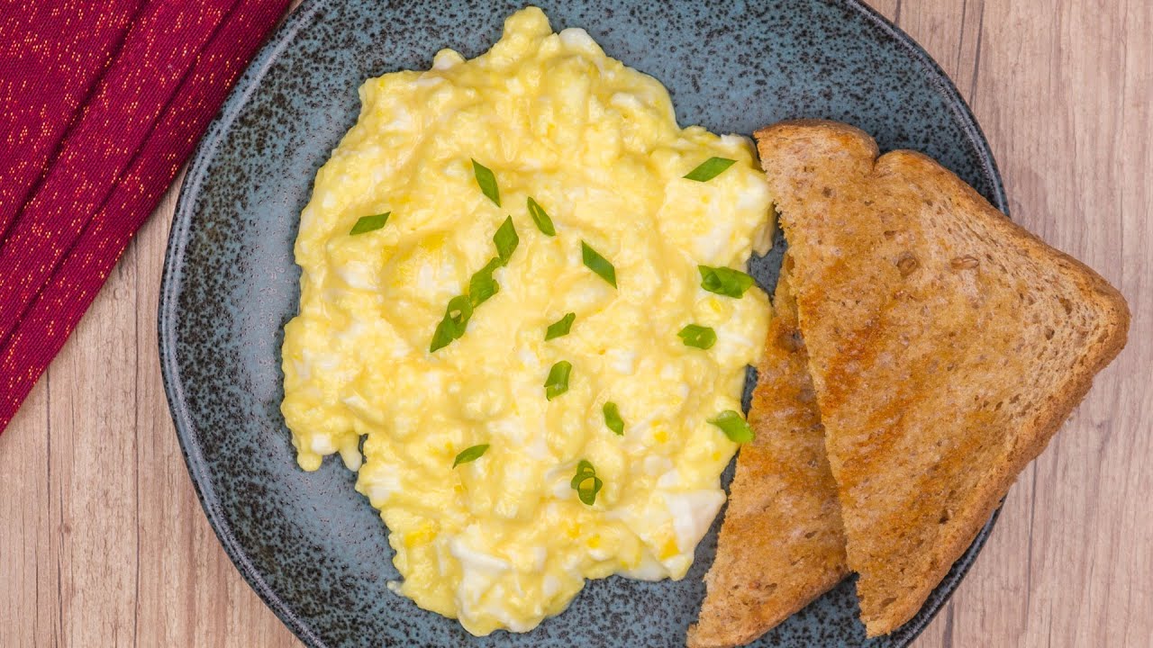 4 receitas de ovos mexidos para sair da mesmice no café da manhã