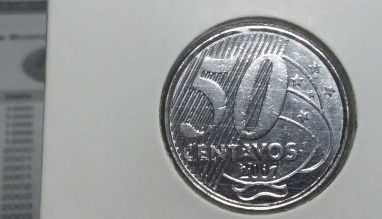 Moeda de 50 CENTAVOS com este defeito tem valor surpreendente em 2024; confira