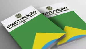 A Constituição Federal Brasileira é uma leitura indispensável para cargos jurídicos. Imagem: Nova Escola/ Reprodução