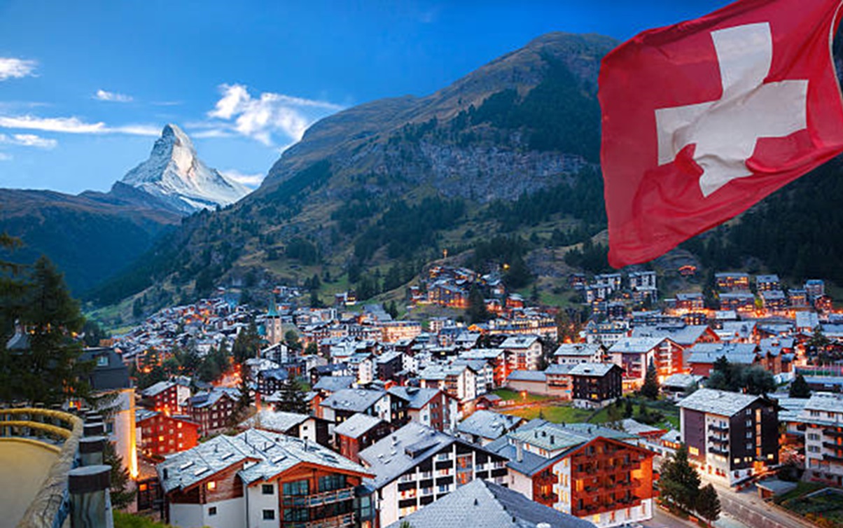 Suíça abre VAGAS de EMPREGO; veja salários e como se candidatar