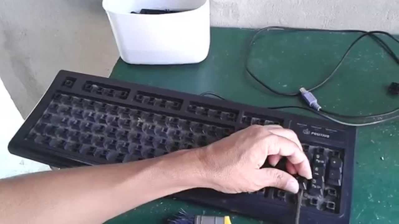 5 passos para limpar o teclado do seu computador e acabar com a poeira