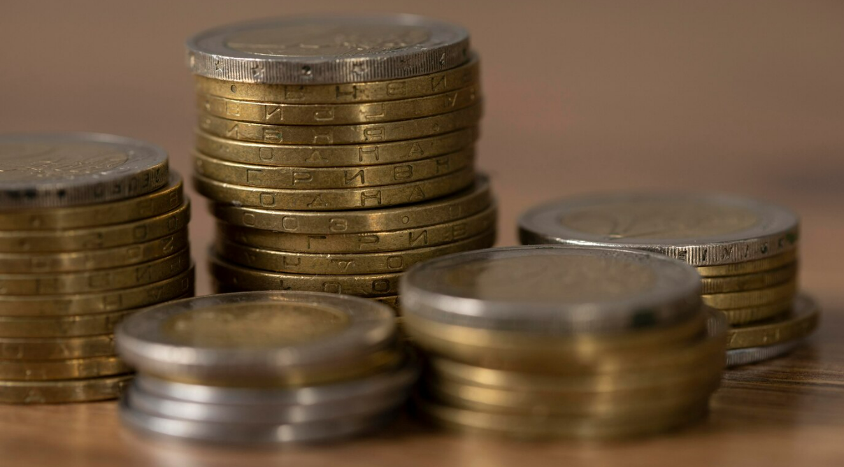 Aprenda a identificar as duas primeiras moedas de 50 centavos já valem quase R$ 100