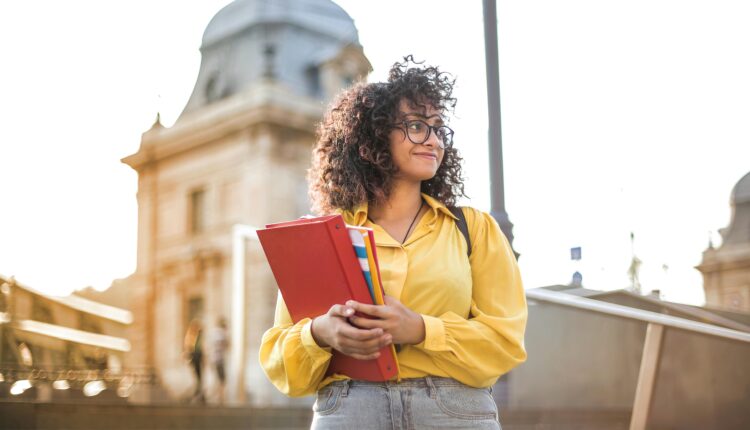 Confira 4 dicas para escolher um cursinho pré-vestibular on-line
