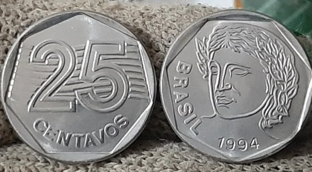 Você tem estas moedas de 25 centavos? Veja dois casos em que elas podem valer R$ 3.600,00