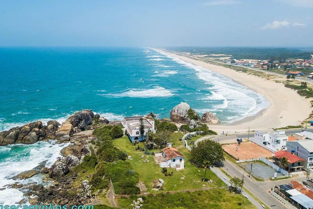 Cidade paradisíaca em SC abre concurso: ganhe até R$ 14 MIL!