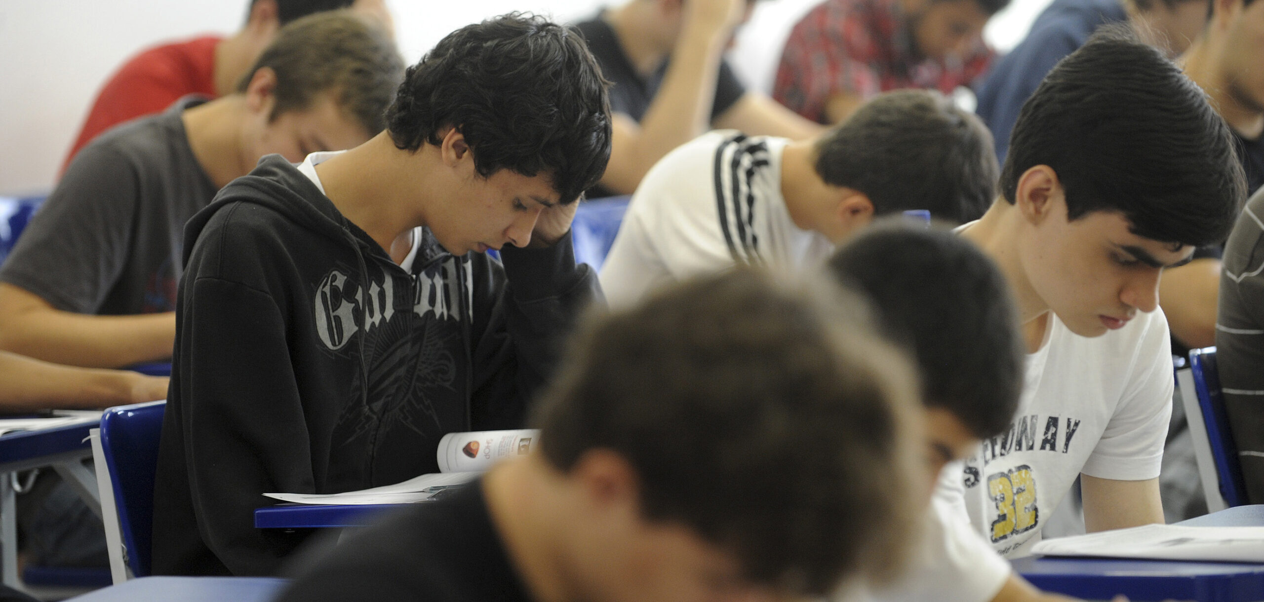 Estudantes podem optar entre o Vestibular e Enem.