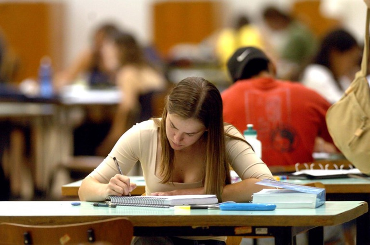 Veja como estudar de forma GRATUITA em uma faculdade particular