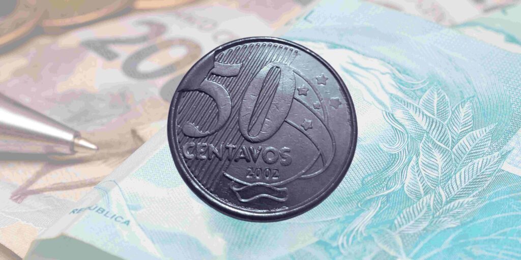 Moeda de 50 centavos com cunho quebrado