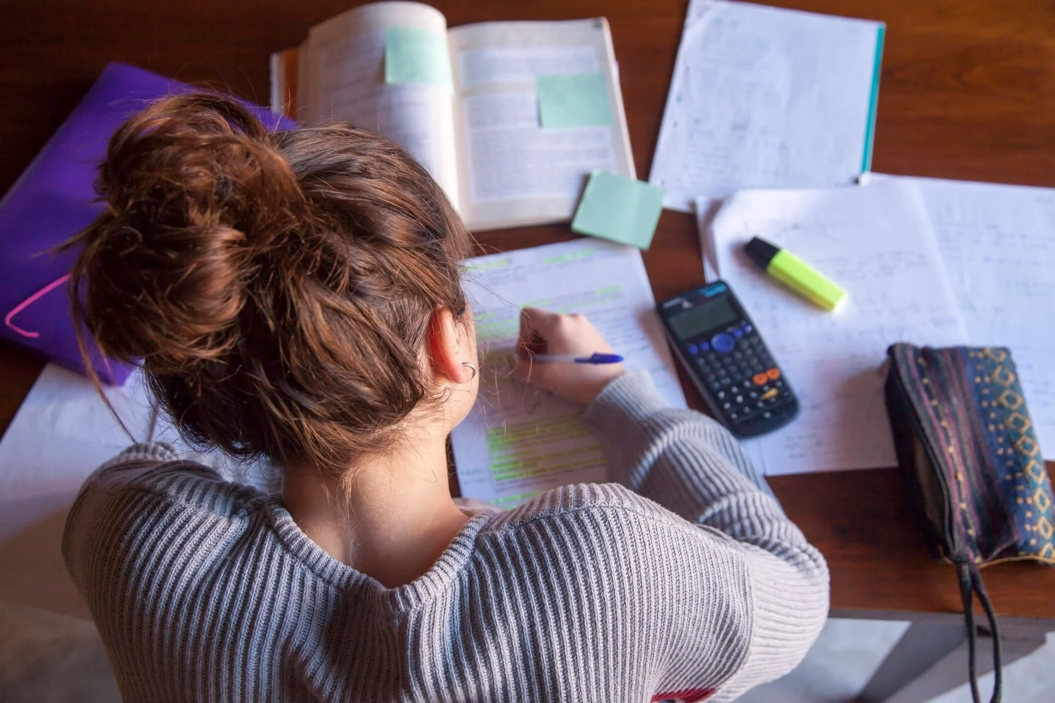 Faltam 6 meses para o Enem: veja como elaborar o melhor cronograma de estudos