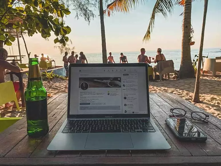 Trabalhe de qualquer lugar do mundo! As profissões mais bem pagas para nômades digitais – Ganhe até R$ 55 Mil mensais