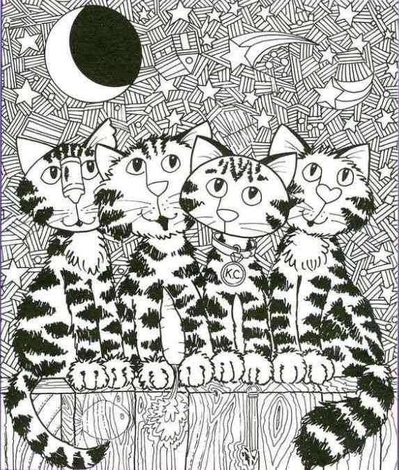 Encontre a pizza entre os gatos.