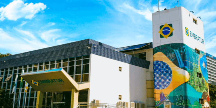 Prédio da Embratur em Brasília representa processo seletivo com vagas para cadastro de reserva e salários de até R$ 9.170.