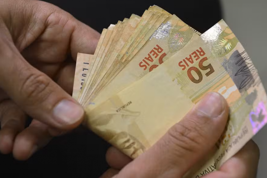 Veja qual é a projeção do salário mínimo 2025.