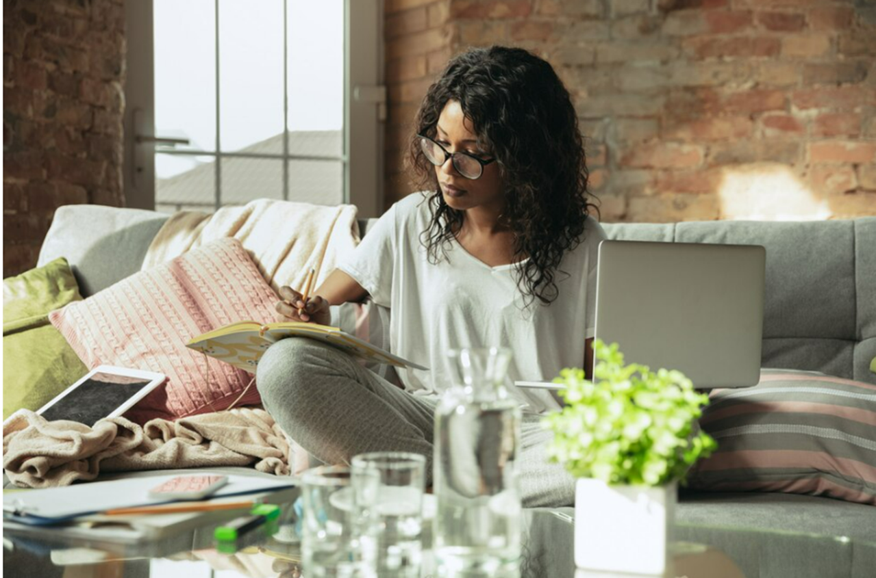 As profissões em home office mais bem pagas refletem os interesses da sociedade e as novas demandas do mercado de trabalho.