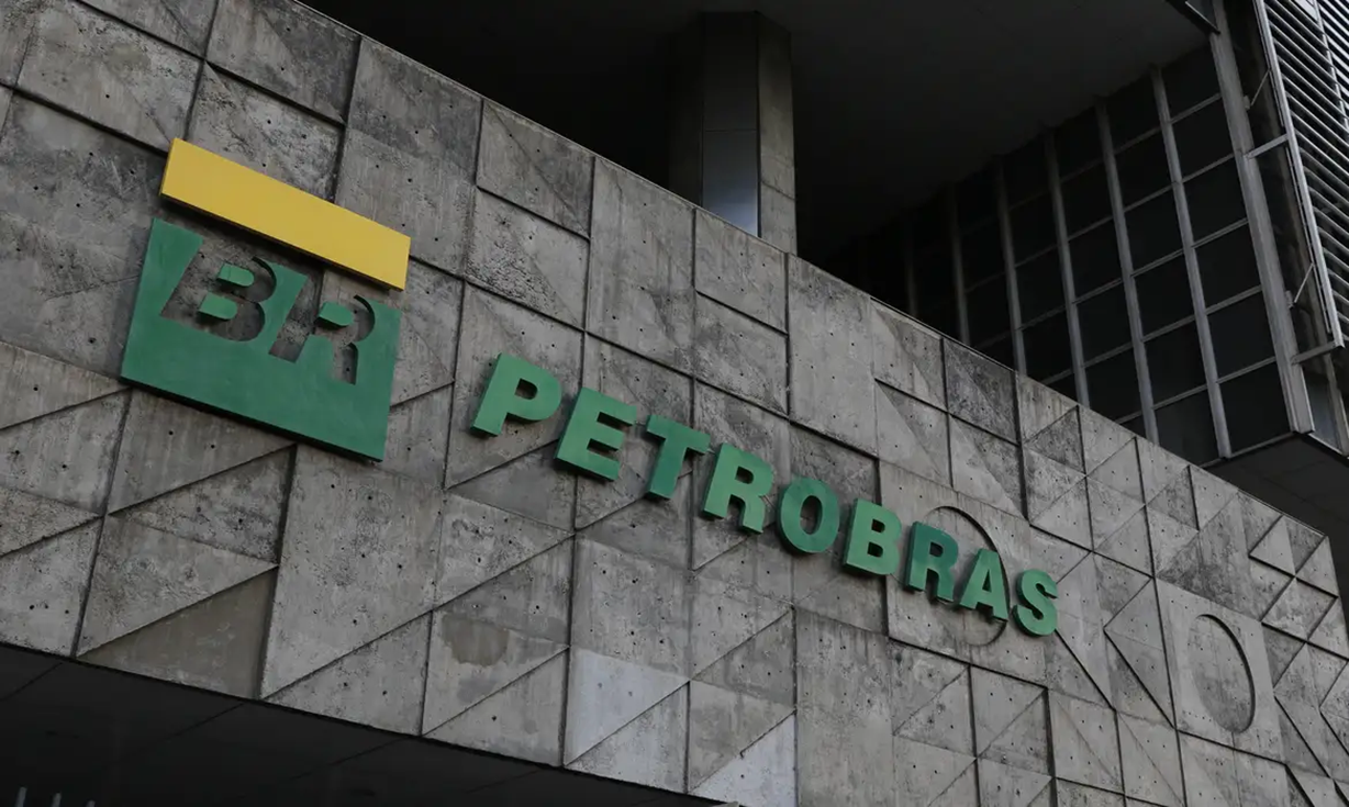 Conheça os salários e os benefícios dos concursados da Petrobras.