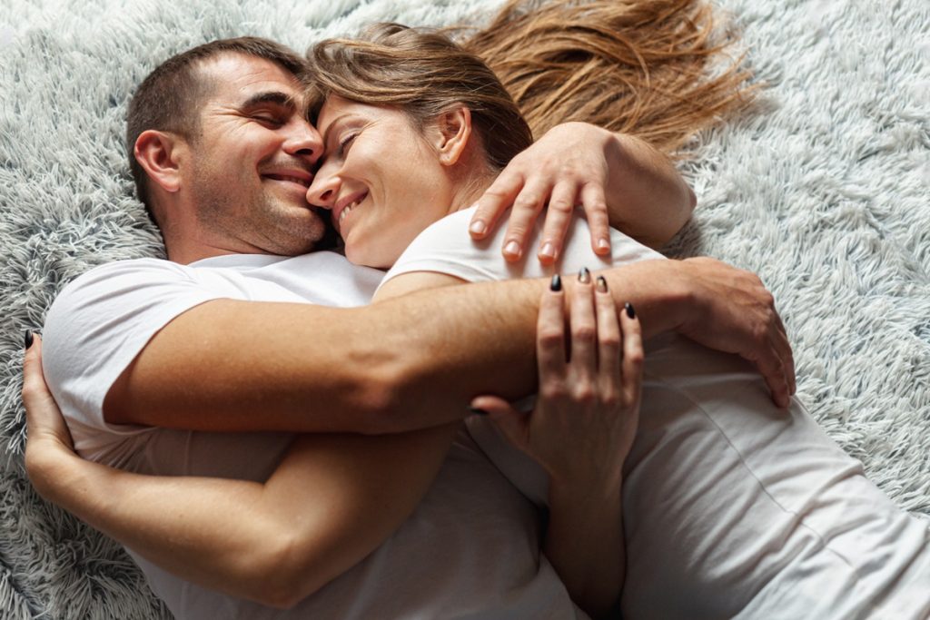  Casais bem-sucedidos não têm medo de expressar seus sentimentos e necessidades de forma clara e respeitosa. Imagem: Freepik