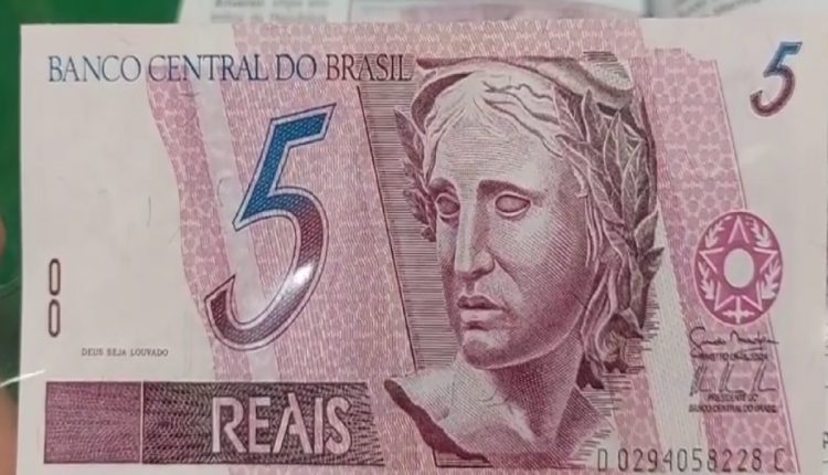 Cédula de 5 reais vale 500 vezes seu valor facial