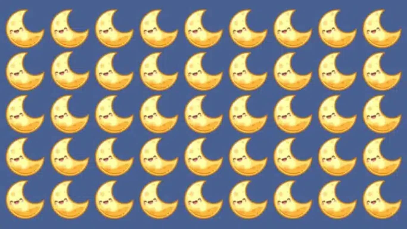 Desafio visual com várias luas sorridentes em padrão repetido sobre fundo azul, com uma diferente das demais.