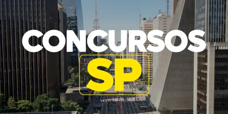 Arte com a palavra Concursos e a sigla SP sobre uma vista da Avenida Paulista