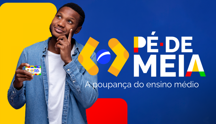 Jovem segurando o cartão do Pé-de-Meia, com fundo colorido e a logo do programa.