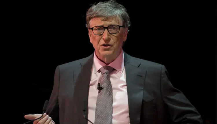 Bill Gates falando em palestra sobre o futuro das profissões na era da inteligência artificial.