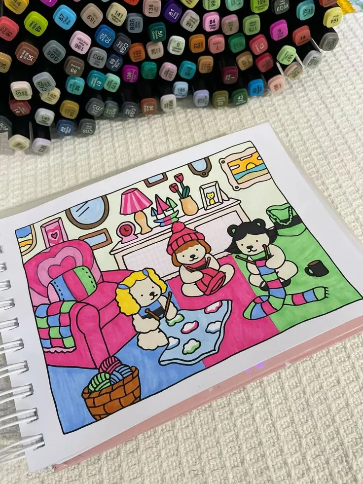 Desenho colorido de três ursinhos brincando na sala com lápis e linhas.