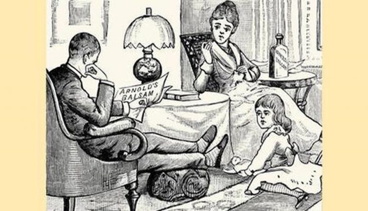 Ilusão de ótica com uma ilustração antiga em preto e branco mostrando um homem lendo jornal, uma mulher sentada e uma criança, com dois gatos camuflados sob a mesa