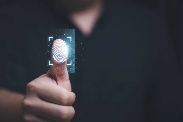 Impressão digital sendo escaneada em tecnologia biométrica