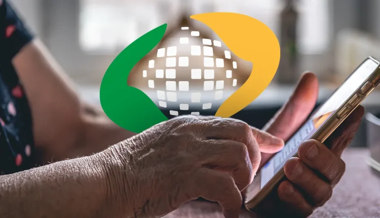 Idoso usando celular com logo do INSS ao fundo.