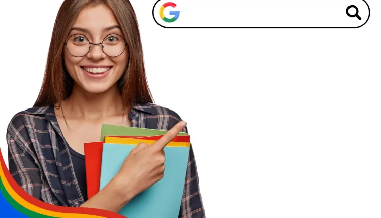 Jovem sorridente segurando pastas coloridas e apontando para uma barra de pesquisa.