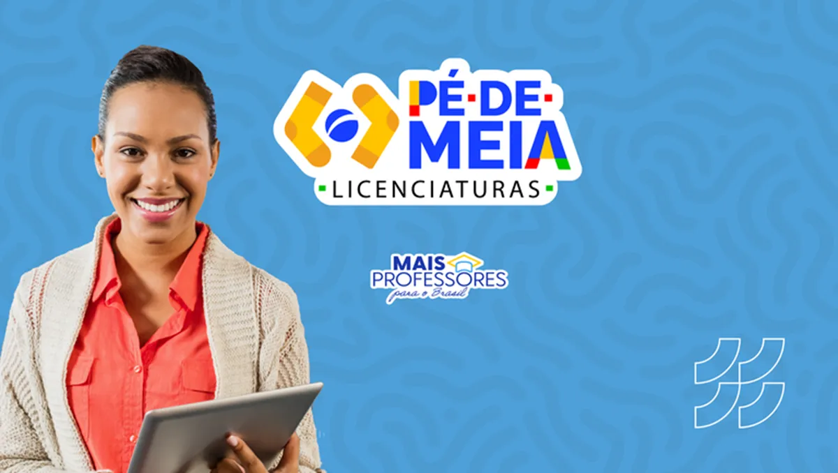 Imagem de uma mulher sorridente segurando um tablet, com logo do Pé-de-Meia e Mais Professores ao fundo.