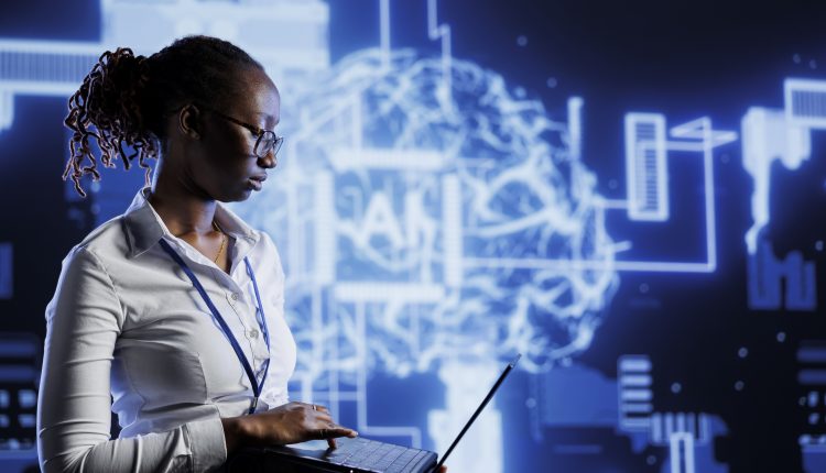 Mulher usando laptop com fundo digital representando inteligência artificial