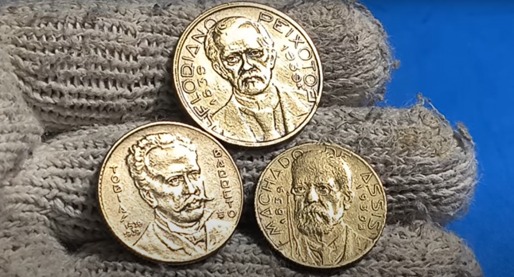 Retrato em moedas de Floriano Peixoto, Tobias Barreto e Machado de Assis da série comemorativa de 1939