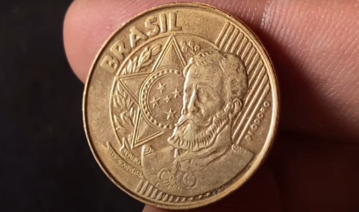 Moeda rara de 25 centavos do Plano Real com detalhe em destaque no anverso