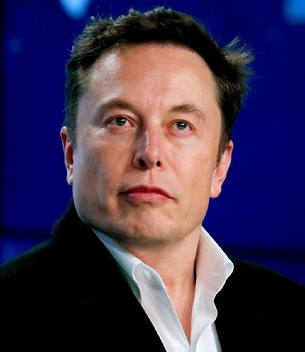 Elon Musk em um retrato sério