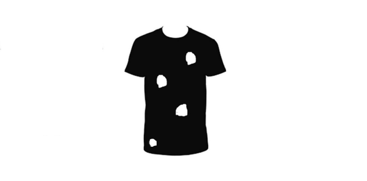 Desafio visual camiseta preta com quatro buracos visíveis no corpo do tecido