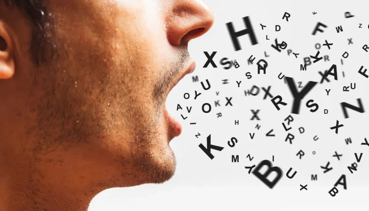 Homem falando com letras flutuando no ar, representando sons e pronúncia.