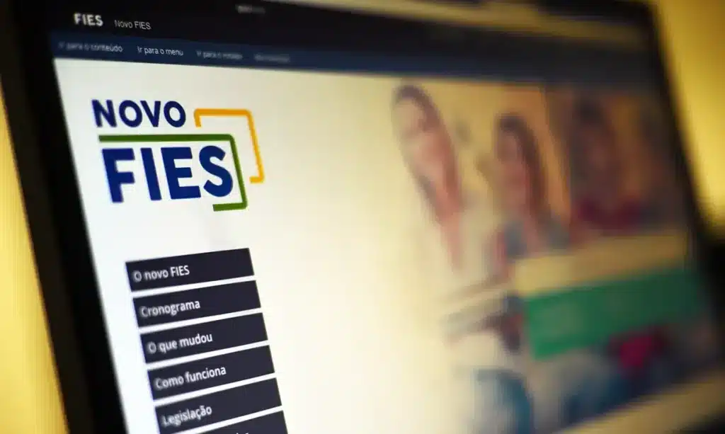 Imagem do site do FIES destacando o novo programa de financiamento estudantil.