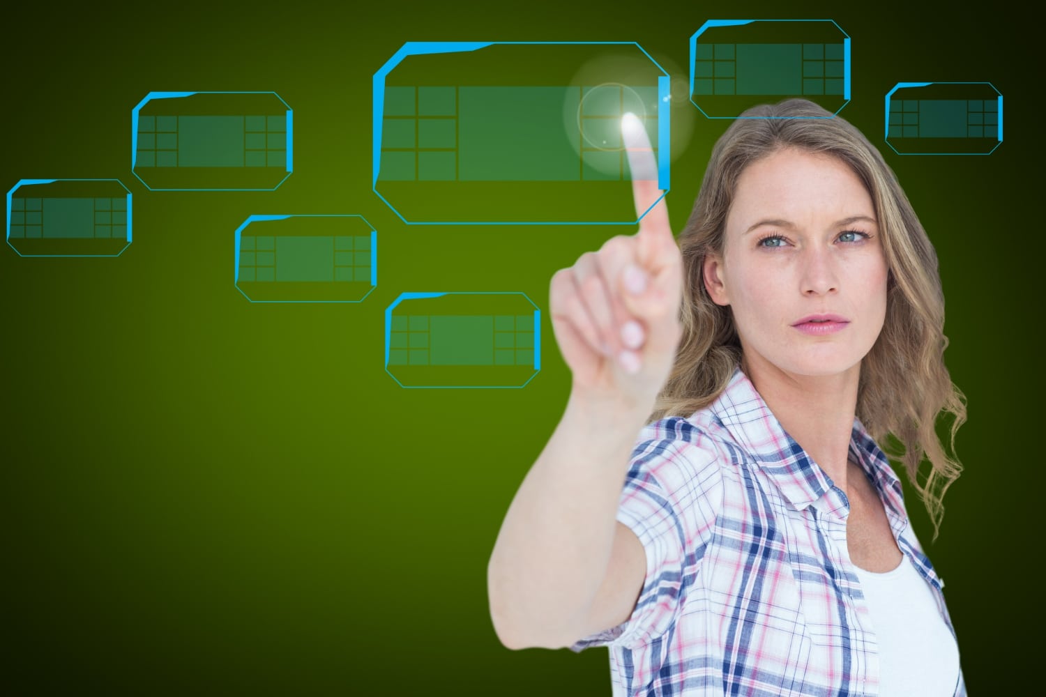 Mulher interagindo com painel digital simulando interface tecnológica.