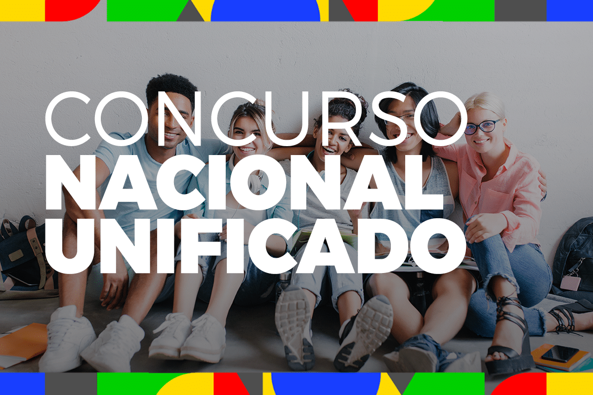 Grupo de jovens sorrindo e se divertindo, simbolizando o engajamento no Concurso Nacional Unificado.