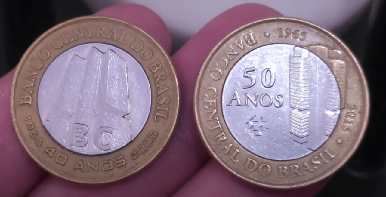 Moedas comemorativas de 1 real dos 40 e 50 anos do Banco Central do Brasil