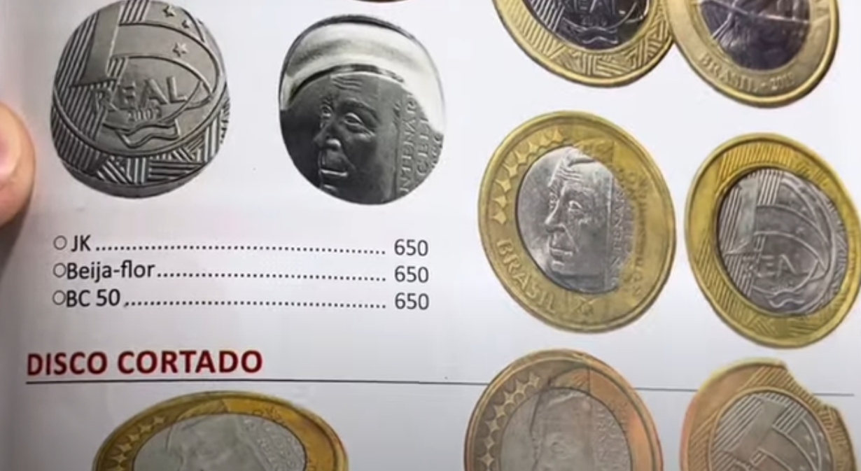 Página de catálogo com moedas de R$ 1 e valores para erros de cunho deslocado