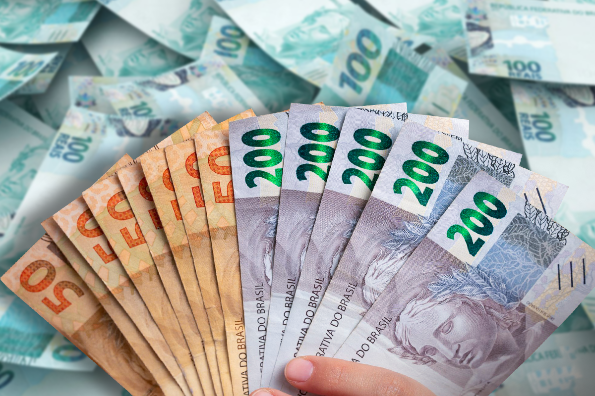 Imagem ilustrativa sobre os brasileiros que podem solicitar o saque de R$ 6.220 até 27 de julho devido a calamidade pública.