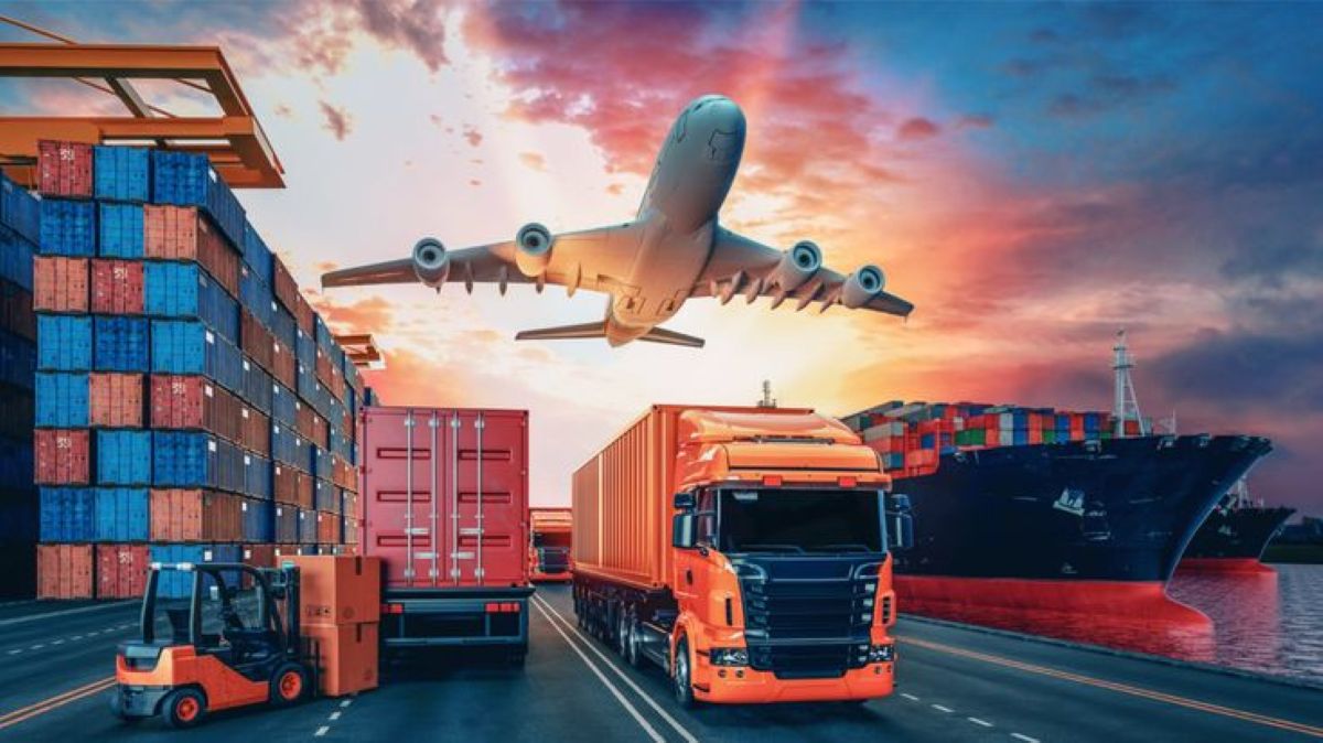 Imagem ilustrativa mostrando o impacto do tarifaço de Trump nos setores mais afetados, com transporte de mercadorias aéreo, rodoviário e marítimo.